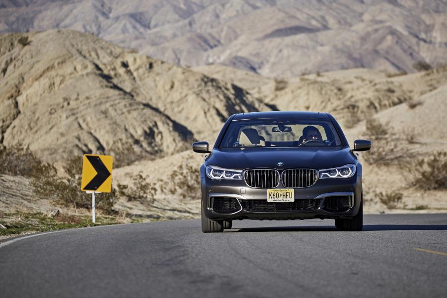  BMW M760i xDrive 2017 года  (NA) (фото 46 из 154)
